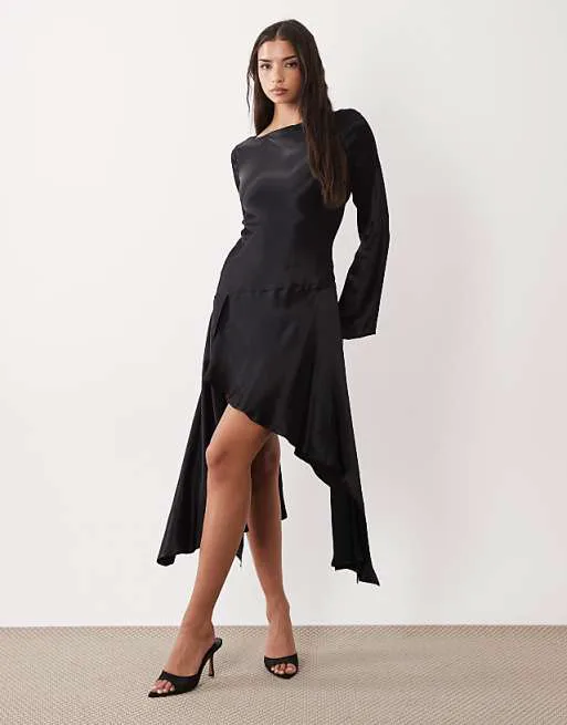 Черное платье мини с вырезом-водопадом ASOS DESIGN
Черное платье мини с вырезом-водопадом ASOS DESIGN