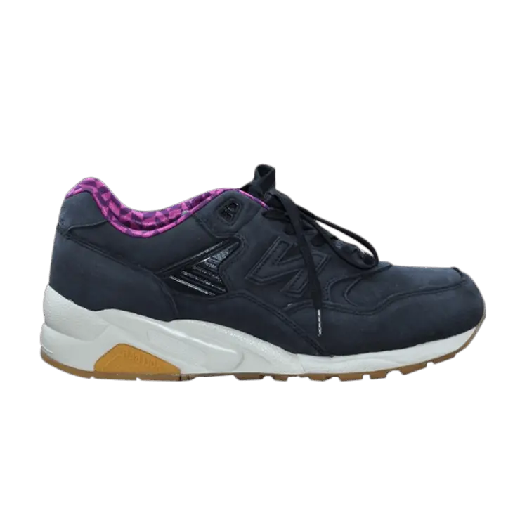 Кроссовки New Balance Stussy x mad HECTIC x Undefeated x MT580 'S.M.U.', черный
Кроссовки New Balance Stussy x mad HECTIC x Undefeated x MT580 'S.M.U.', черный