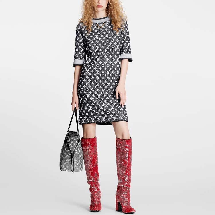 Платье с короткими рукавами женское серое Louis Vuitton
Платье с короткими рукавами женское серое Louis Vuitton