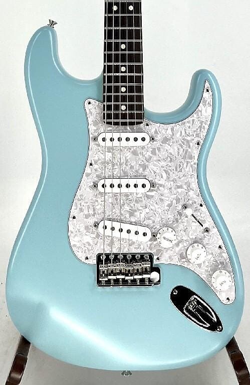 Электрогитара Fender Ltd Edition Cory Wong Stratocaster Electric Guitar -Daphne Blue Serial#:CW231664
Электрогитара Fender Ltd Edition Cory Wong Stratocaster Electric Guitar -Daphne Blue Serial#:CW231664