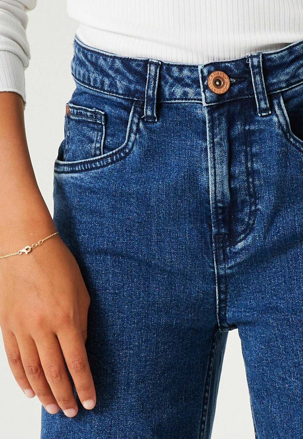 Джинсы расклешенные Annemay Garcia, цвет dark used
Джинсы расклешенные Annemay Garcia, цвет dark used