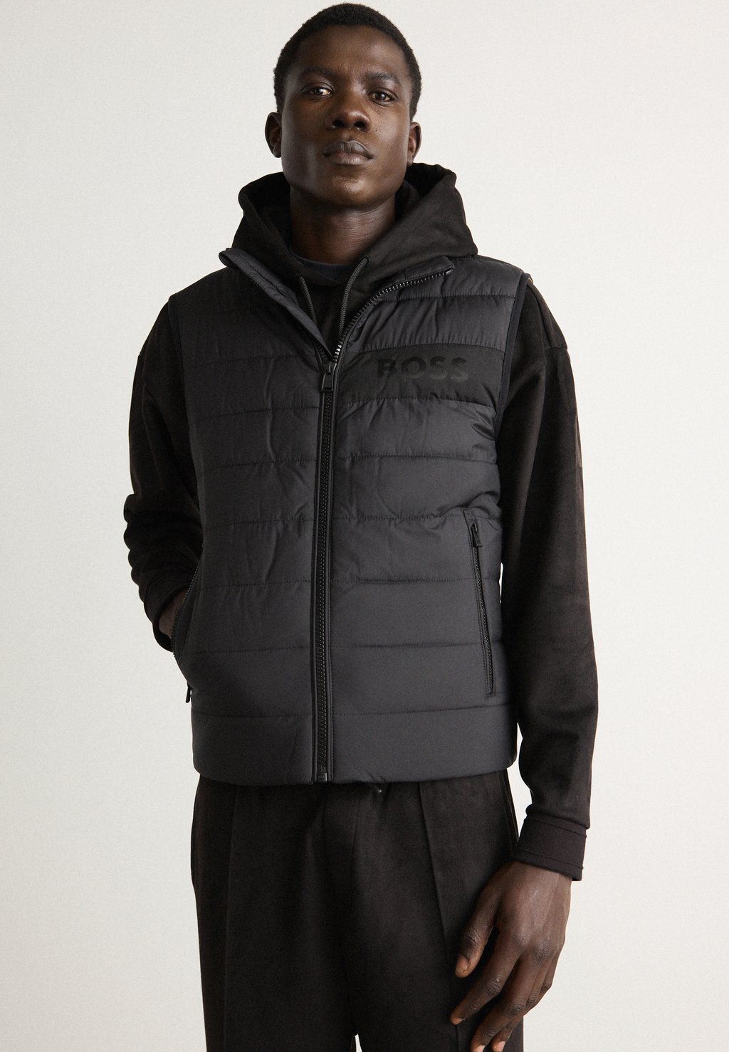 Жилет CENITO BOSS, черный
Жилет CENITO BOSS, черный