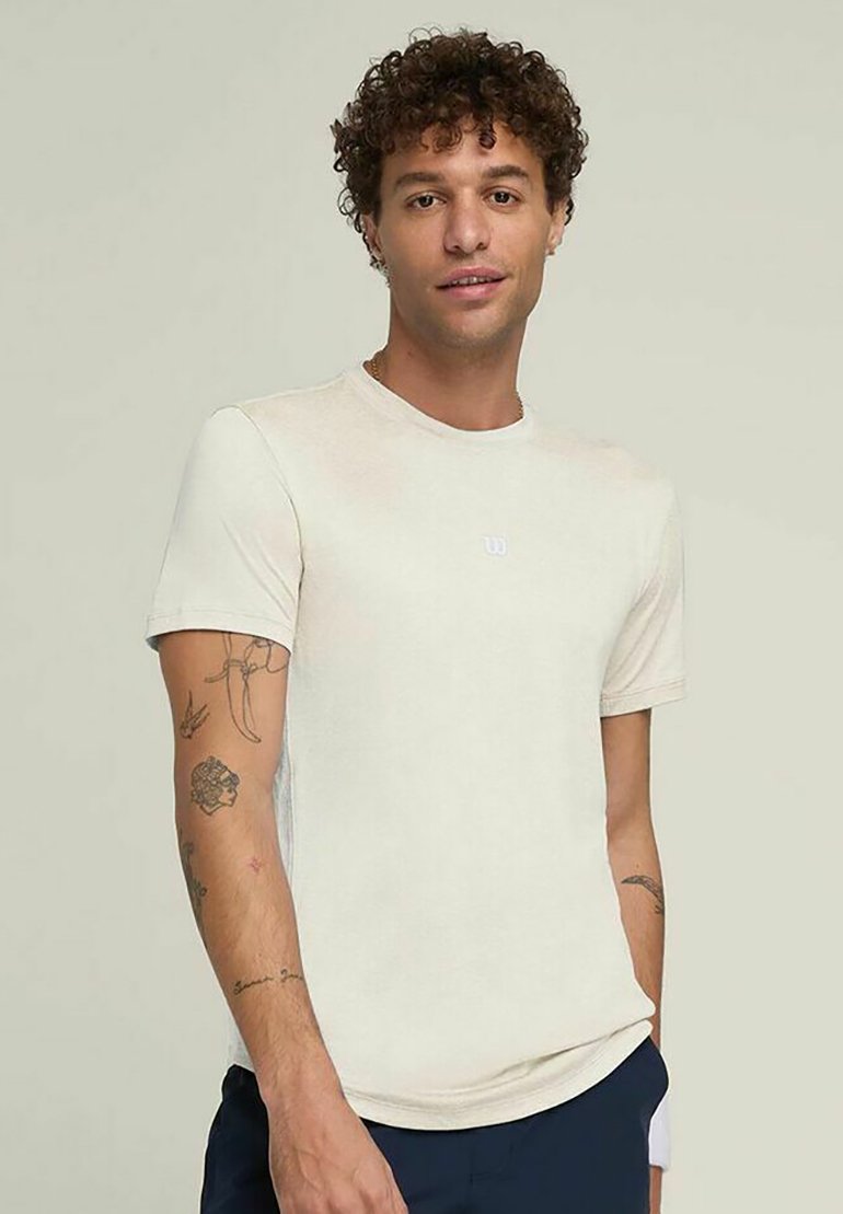 Базовая футболка Wilson, бежевый
Базовая футболка Wilson, бежевый