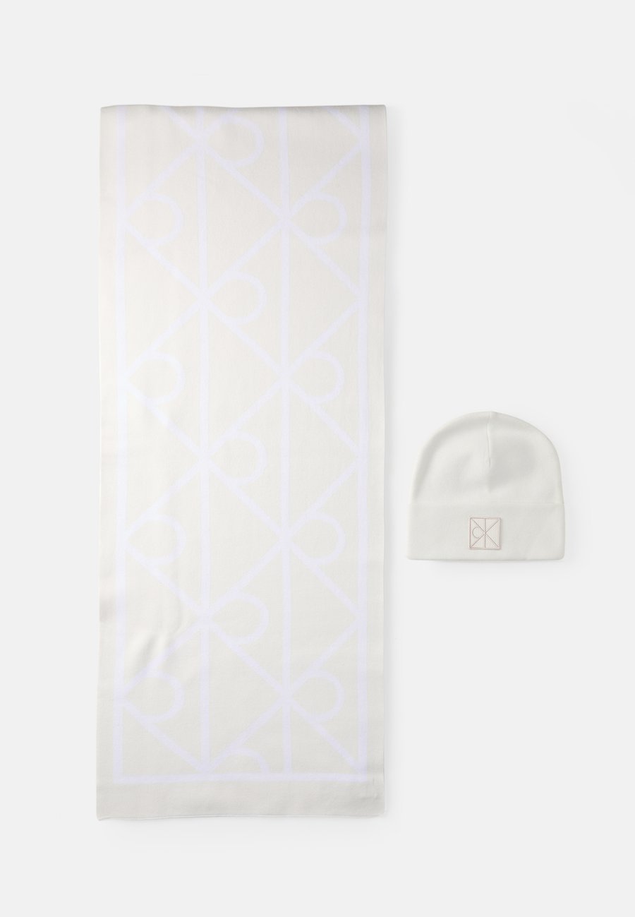 Шапка Calvin Klein EMBLEM SET, White /White
Шапка Calvin Klein EMBLEM SET, White /White