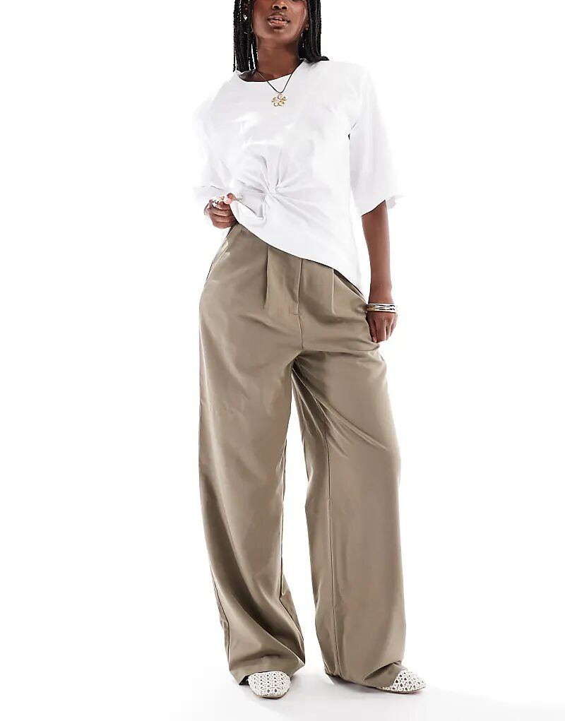 Широкие брюки от Miss Selfridge цвета хаки
Широкие брюки от Miss Selfridge цвета хаки