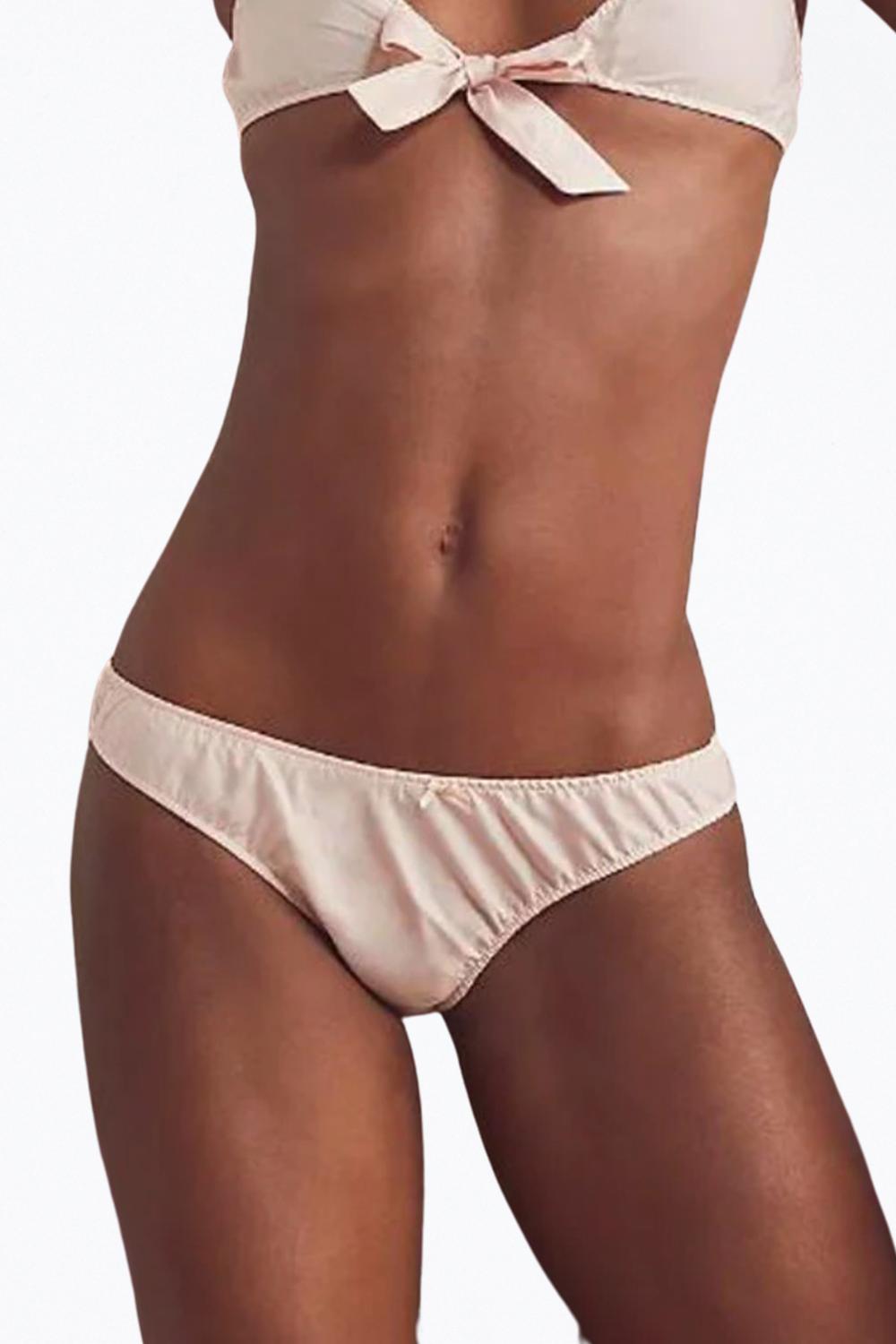 Marianne Органический хлопковый французский бикини-трусики в розовом лепестке ONLY HEARTS
Marianne Органический хлопковый французский бикини-трусики в розовом лепестке ONLY HEARTS