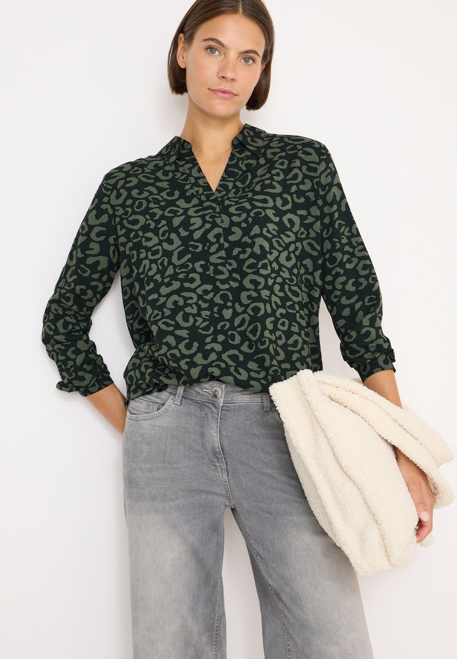 Блуза Cecil GEMUSTERTE, Grün/Dark Green
Блуза Cecil GEMUSTERTE, Grün/Dark Green