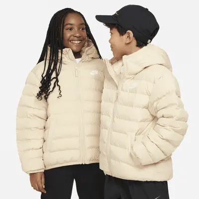 Куртка Nike Sportswear Lightweight Synthetic Fill, цвет Sanddrift/Sanddrift/White
Куртка Nike Sportswear Lightweight Synthetic Fill, цвет Sanddrift/Sanddrift/White