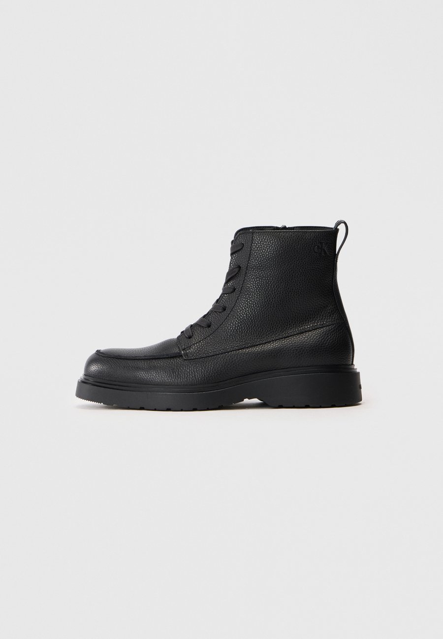 Ботинки Calvin Klein Jeans COMBAT APRON, Triple Black/Black
Ботинки Calvin Klein Jeans COMBAT APRON, Triple Black/Black