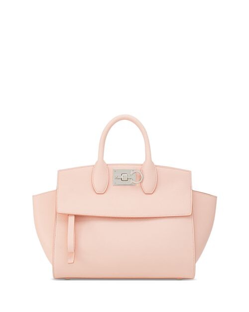 Маленькая кожаная сумка Studio из мягкой кожи с ручкой сверху Ferragamo, цвет Pink, Розовый, Маленькая кожаная сумка Studio из мягкой кожи с ручкой сверху Ferragamo, цвет Pink
Маленькая кожаная сумка Studio из мягкой кожи с ручкой сверху Ferragamo, цвет Pink, Розовый, Маленькая кожаная сумка Studio из мягкой кожи с ручкой сверху Ferragamo, цвет Pink
