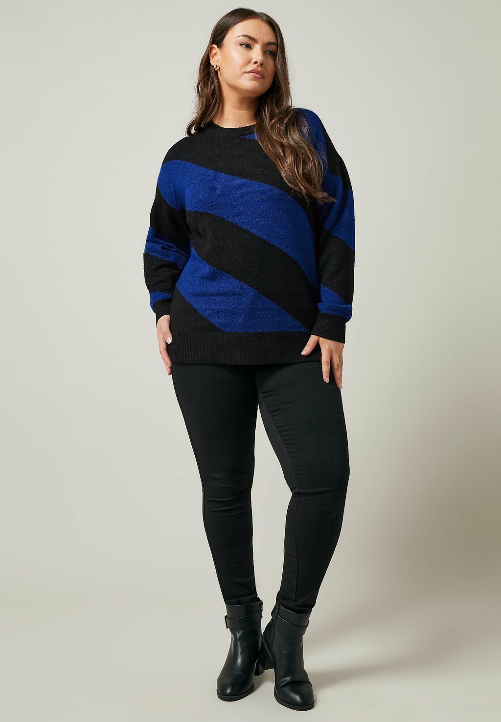 Джемпер DIAGONAL STRIPE Evans, темно-синий
Джемпер DIAGONAL STRIPE Evans, темно-синий