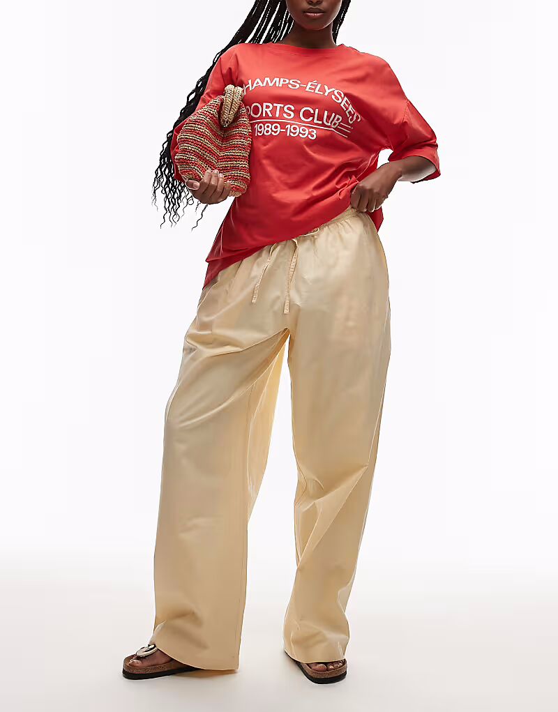 Широкие брюки Topshop из поплина, застегивающиеся на пуговицы, молочно-желтого цвета
Широкие брюки Topshop из поплина, застегивающиеся на пуговицы, молочно-желтого цвета