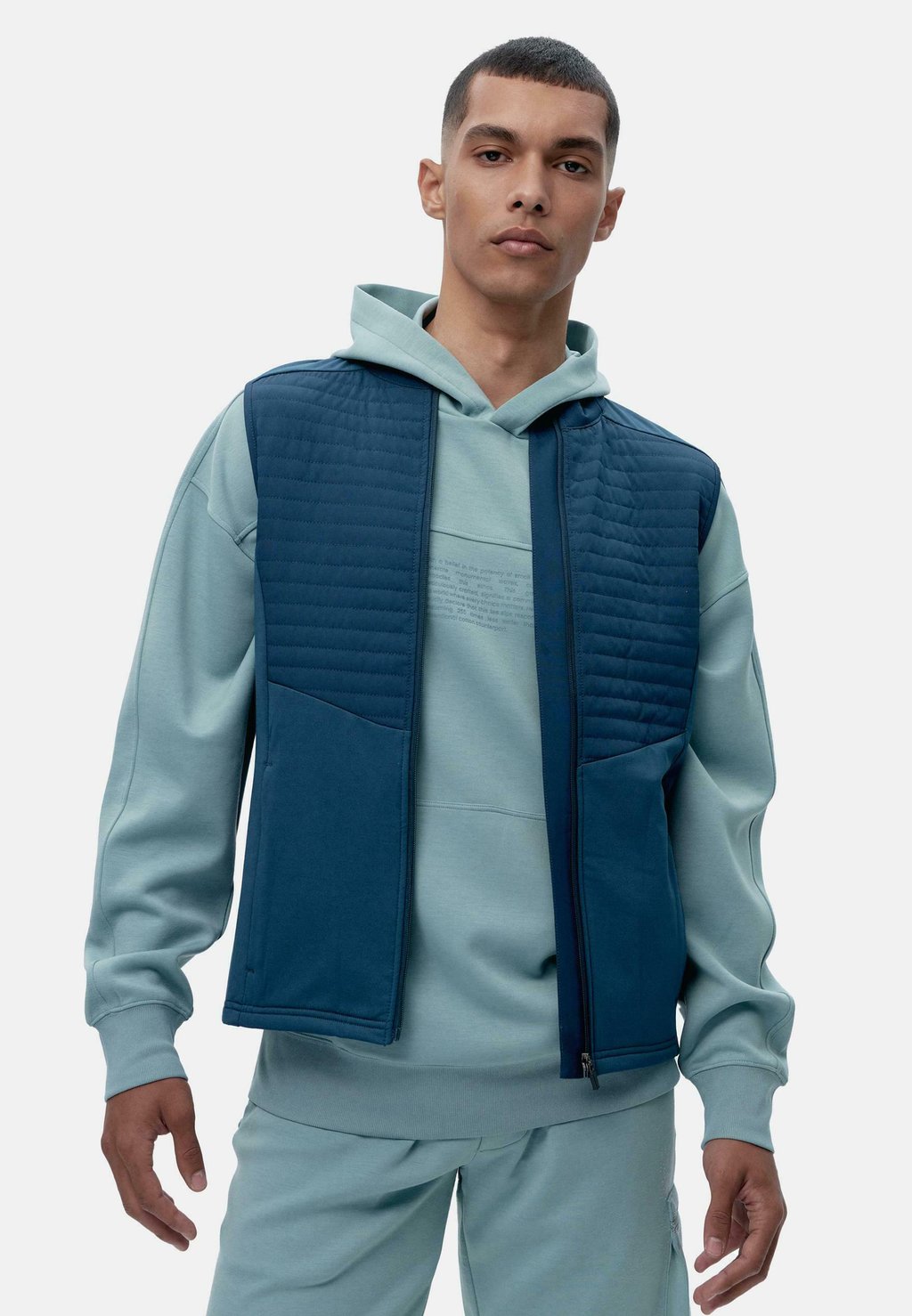 Жилет COLLINS Born Living Yoga, синий
Жилет COLLINS Born Living Yoga, синий