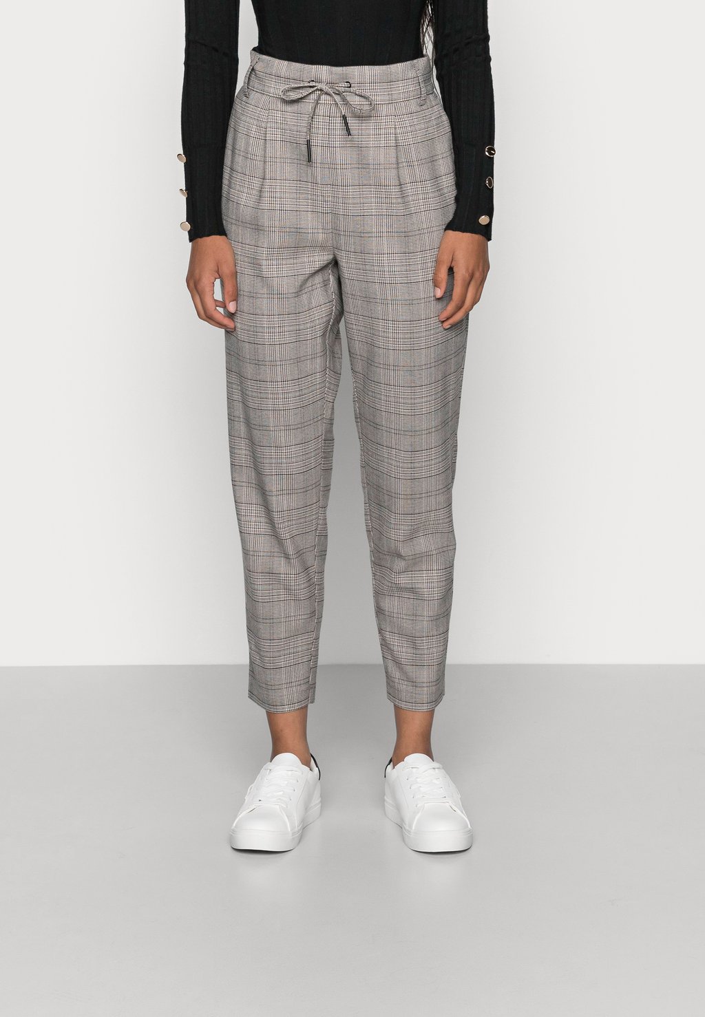 Чиносы ONLPOPTRASH EASY THINK ONLY Petite, черный
Чиносы ONLPOPTRASH EASY THINK ONLY Petite, черный