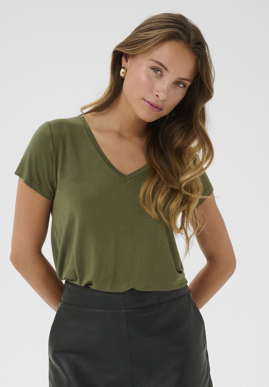 Футболка Culture CUPOPPY, Burnt Olive/Dark Green
Футболка Culture CUPOPPY, Burnt Olive/Dark Green