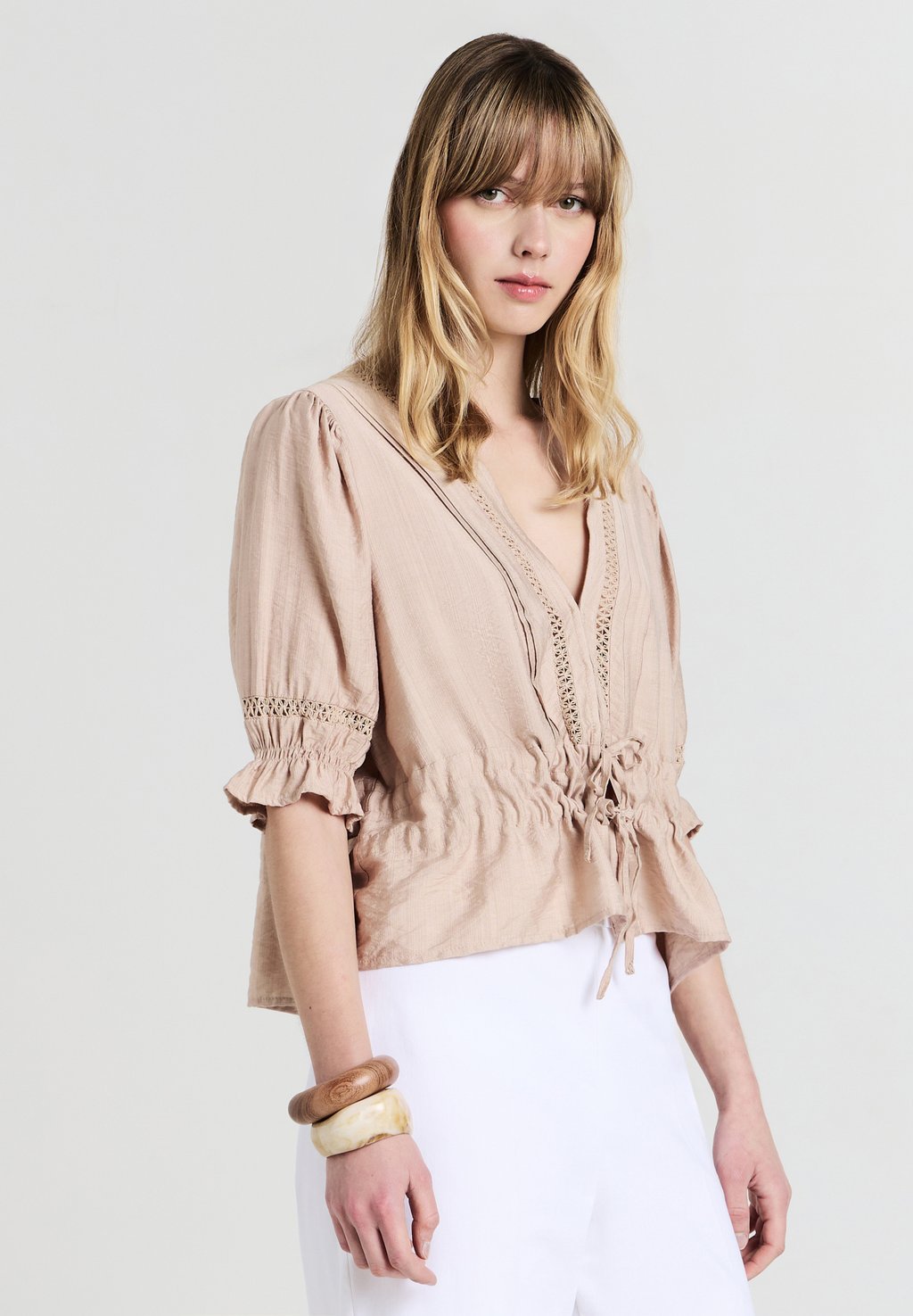 Блуза RICAMO A JOUR Calliope, бежевый
Блуза RICAMO A JOUR Calliope, бежевый