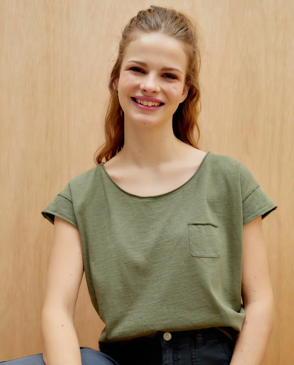 Женская футболка с коротким рукавом, круглым вырезом и карманом Green Coast, цвет 520 Kaki
Женская футболка с коротким рукавом, круглым вырезом и карманом Green Coast, цвет 520 Kaki