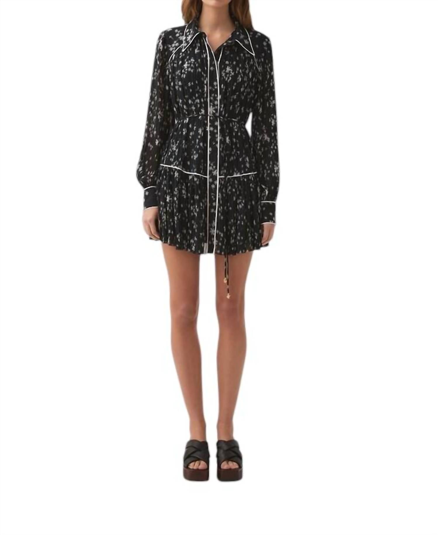 Мини-платье Starflower в цвете Nightfall Daisies Aje.
Мини-платье Starflower в цвете Nightfall Daisies Aje.