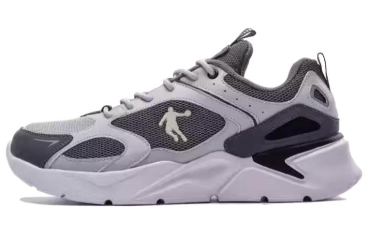 Антискользящие износостойкие низкие кроссовки для бега мужские серые серебристые QIAODAN
Антискользящие износостойкие низкие кроссовки для бега мужские серые серебристые QIAODAN