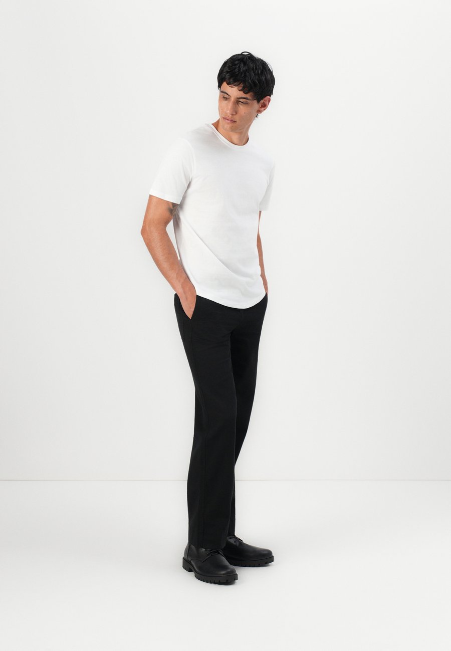 Футболка Pier One 3 PACK BASIC CURVED HEM, Bright White/White, Белый, Футболка Pier One 3 PACK BASIC CURVED HEM, Bright White/White
Футболка Pier One 3 PACK BASIC CURVED HEM, Bright White/White, Белый, Футболка Pier One 3 PACK BASIC CURVED HEM, Bright White/White