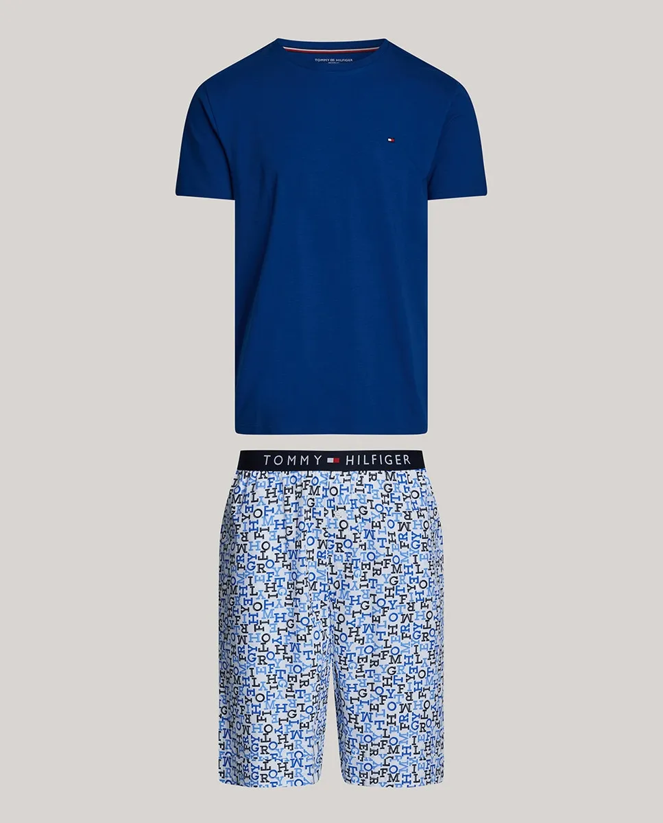 Мужская пижама короткая с брюками из ткани с принтом и футболкой Tommy Hilfiger, синий
Мужская пижама короткая с брюками из ткани с принтом и футболкой Tommy Hilfiger, синий