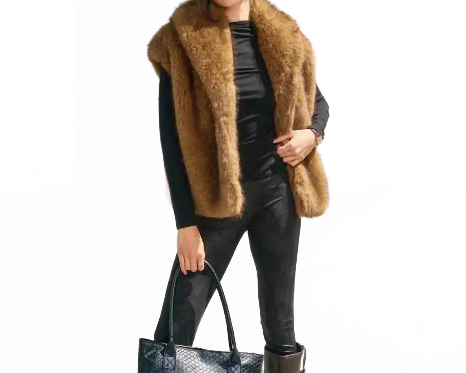 DRESS FORUM Меховой жилет «Снежный ангел» с воротником, светло-коричневый
DRESS FORUM Меховой жилет «Снежный ангел» с воротником, светло-коричневый