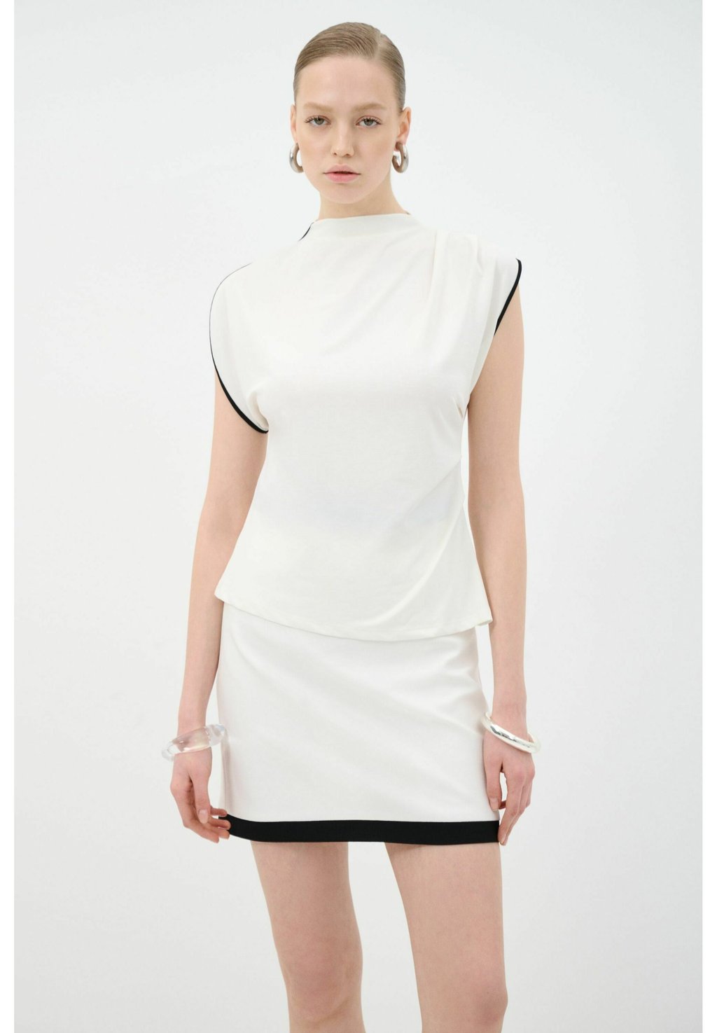 Блуза adL, белый
Блуза adL, белый