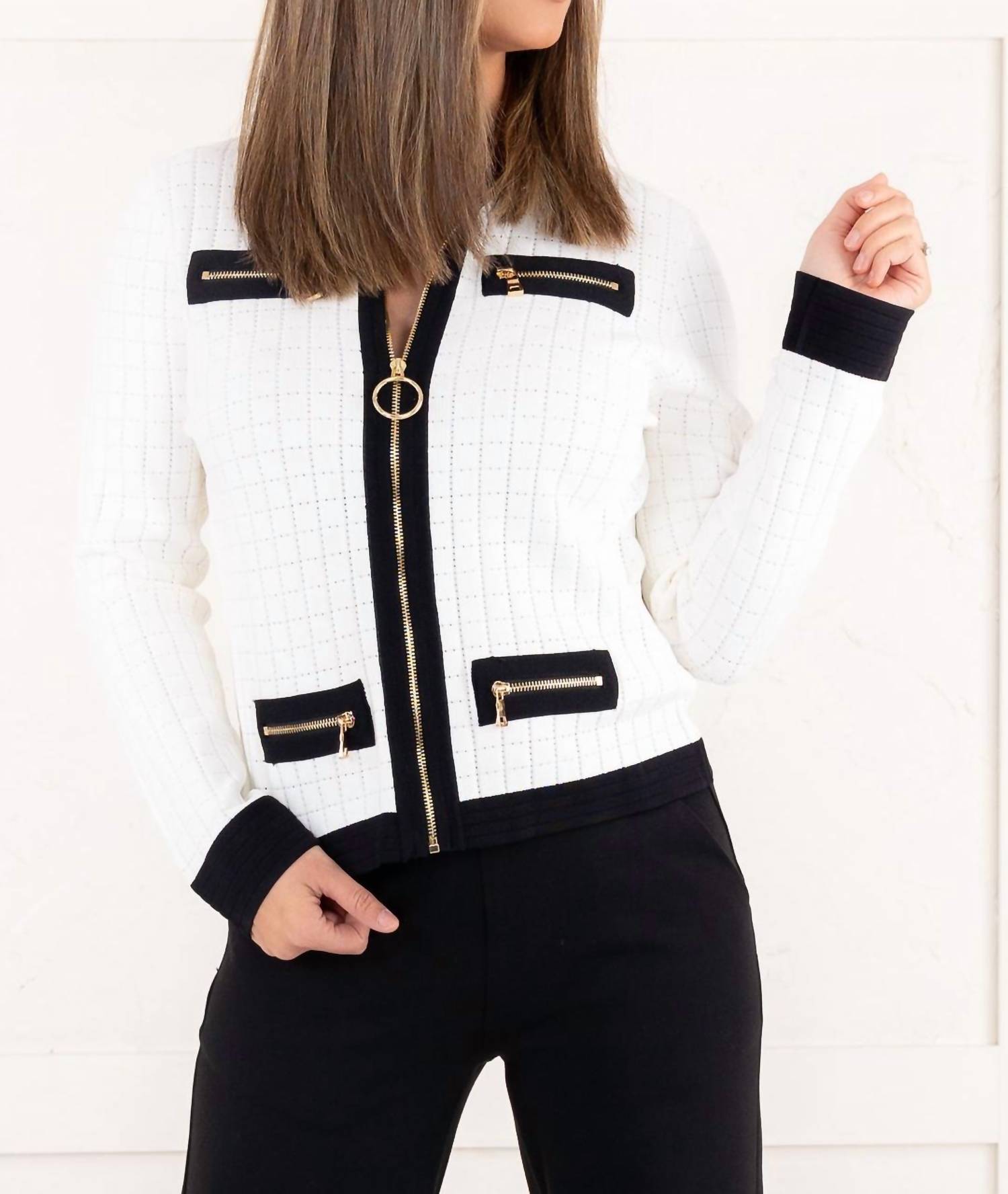 Женская застегивающаяся куртка Francine в цвете off-white AZI
Женская застегивающаяся куртка Francine в цвете off-white AZI