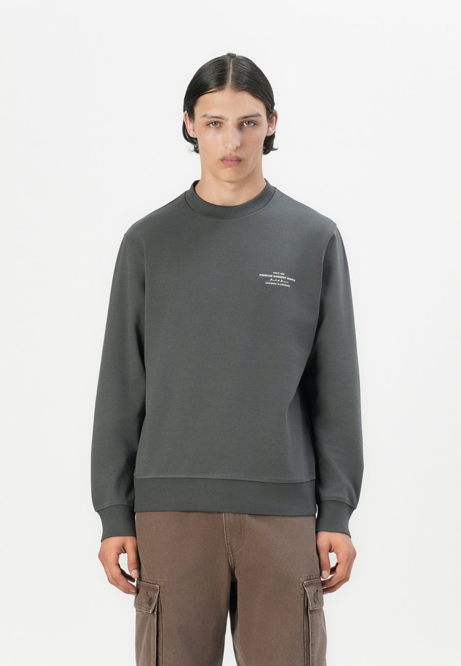 Толстовка Jack & Jones PREMIUM JPRBLACHAD BRANDING CREW NECK, Volcanic Ash/Black
Толстовка Jack & Jones PREMIUM JPRBLACHAD BRANDING CREW NECK, Volcanic Ash/Black