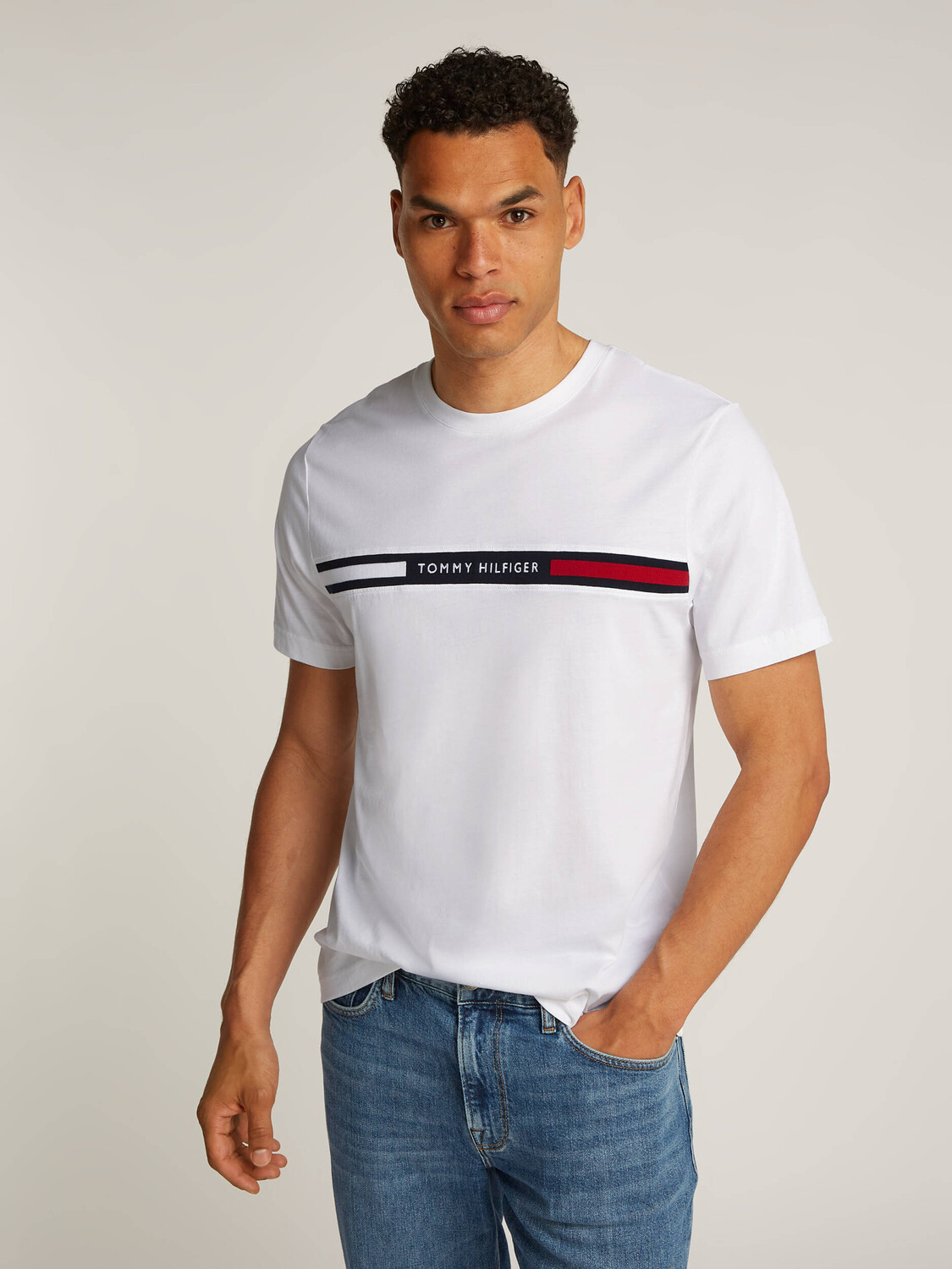 Футболка Tommy Hilfiger Regular Fit, белый 
Футболка Tommy Hilfiger Regular Fit, белый