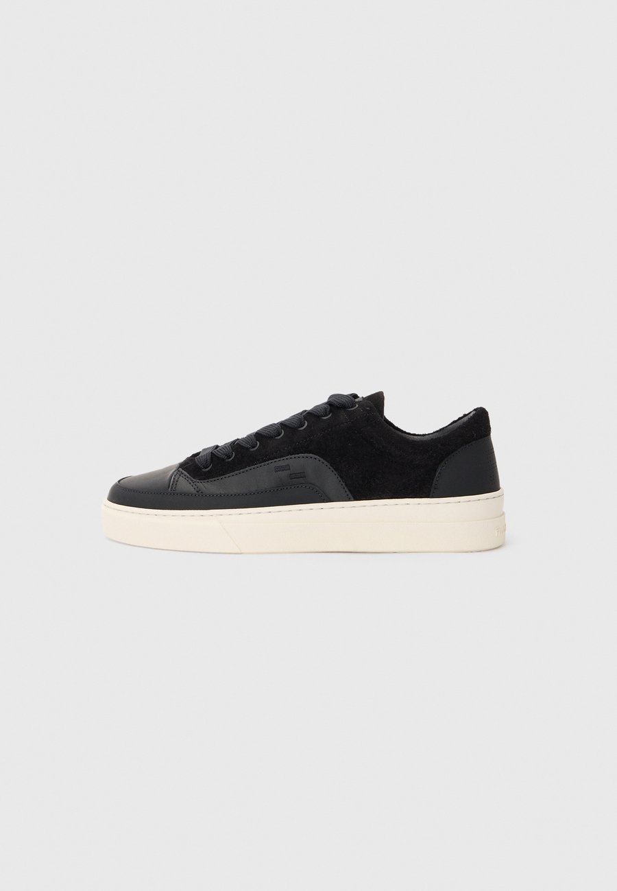 Кроссовки Filling Pieces RIVIERA FUZZ, Black
Кроссовки Filling Pieces RIVIERA FUZZ, Black