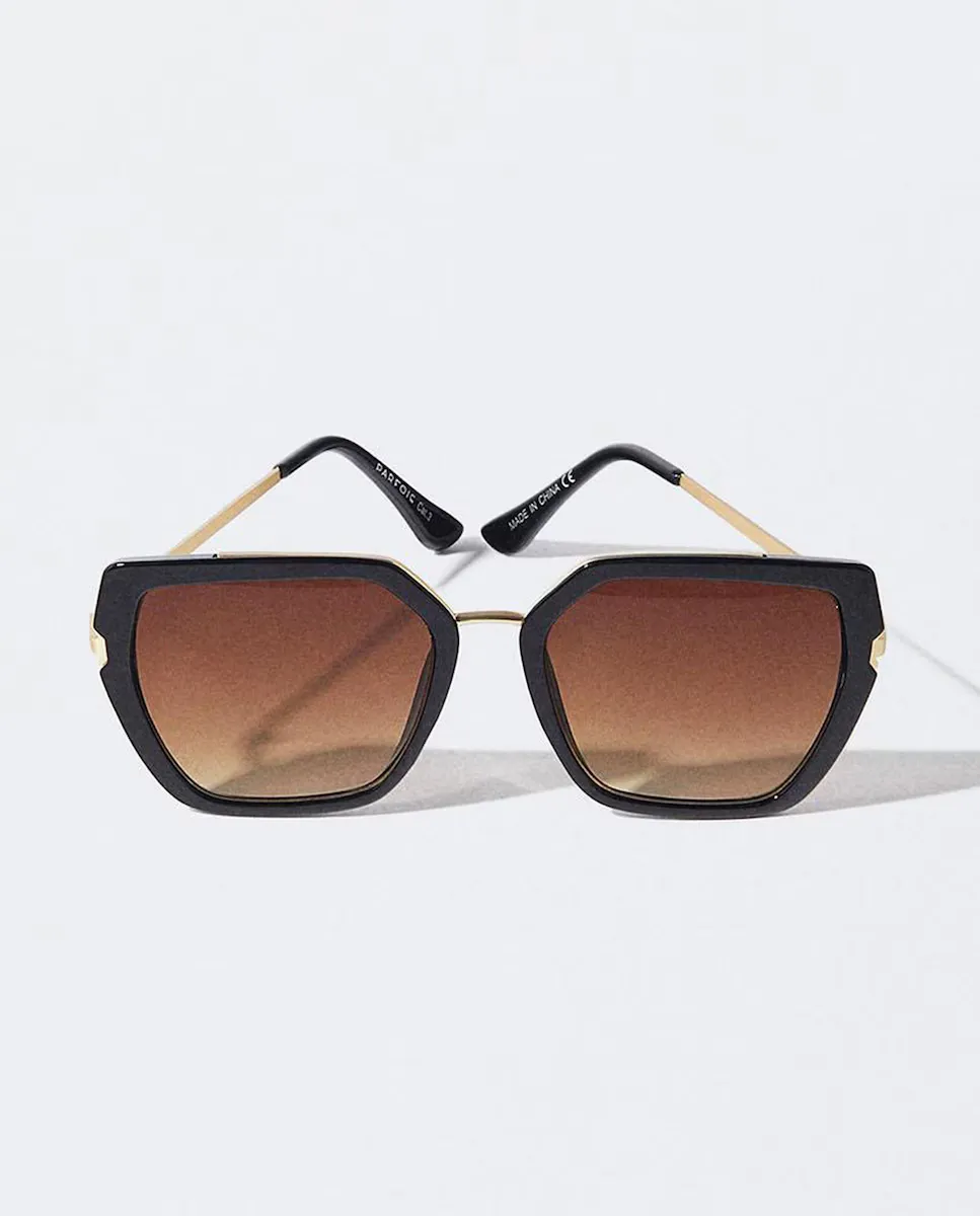 Черные женские солнцезащитные очки Parfois с защитой от ультрафиолета и формой бабочки, черный
Черные женские солнцезащитные очки Parfois с защитой от ультрафиолета и формой бабочки, черный