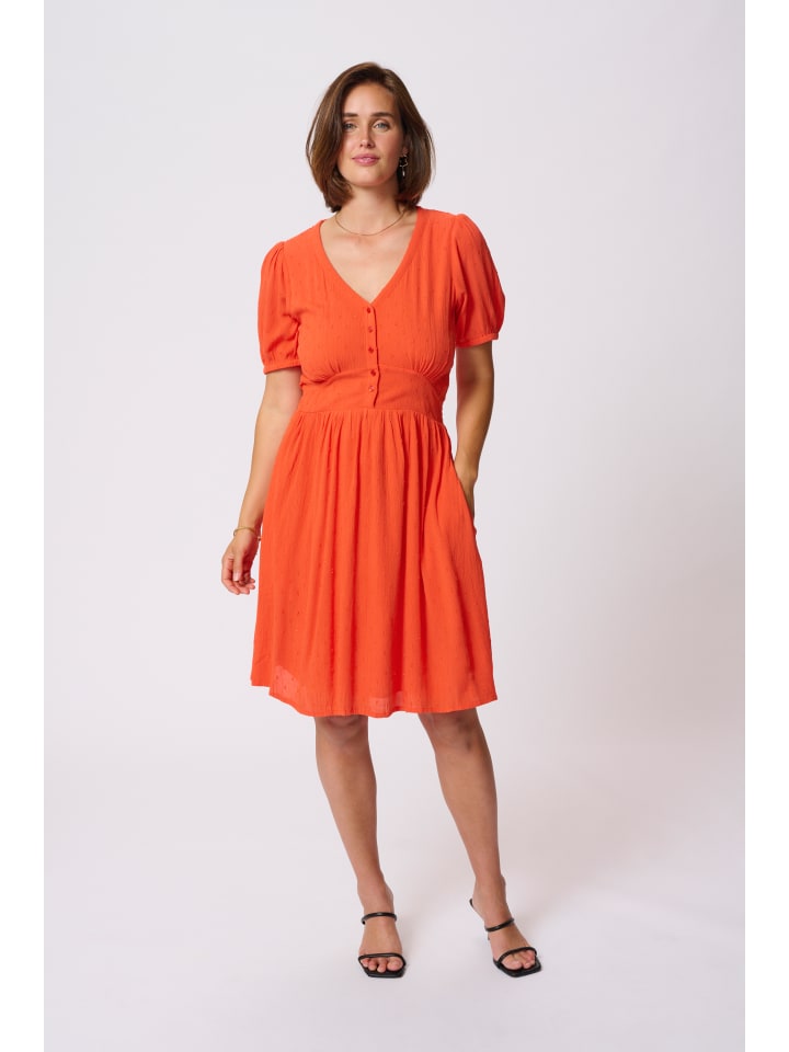 Платье до колена Kaffe
Платье до колена Kaffe