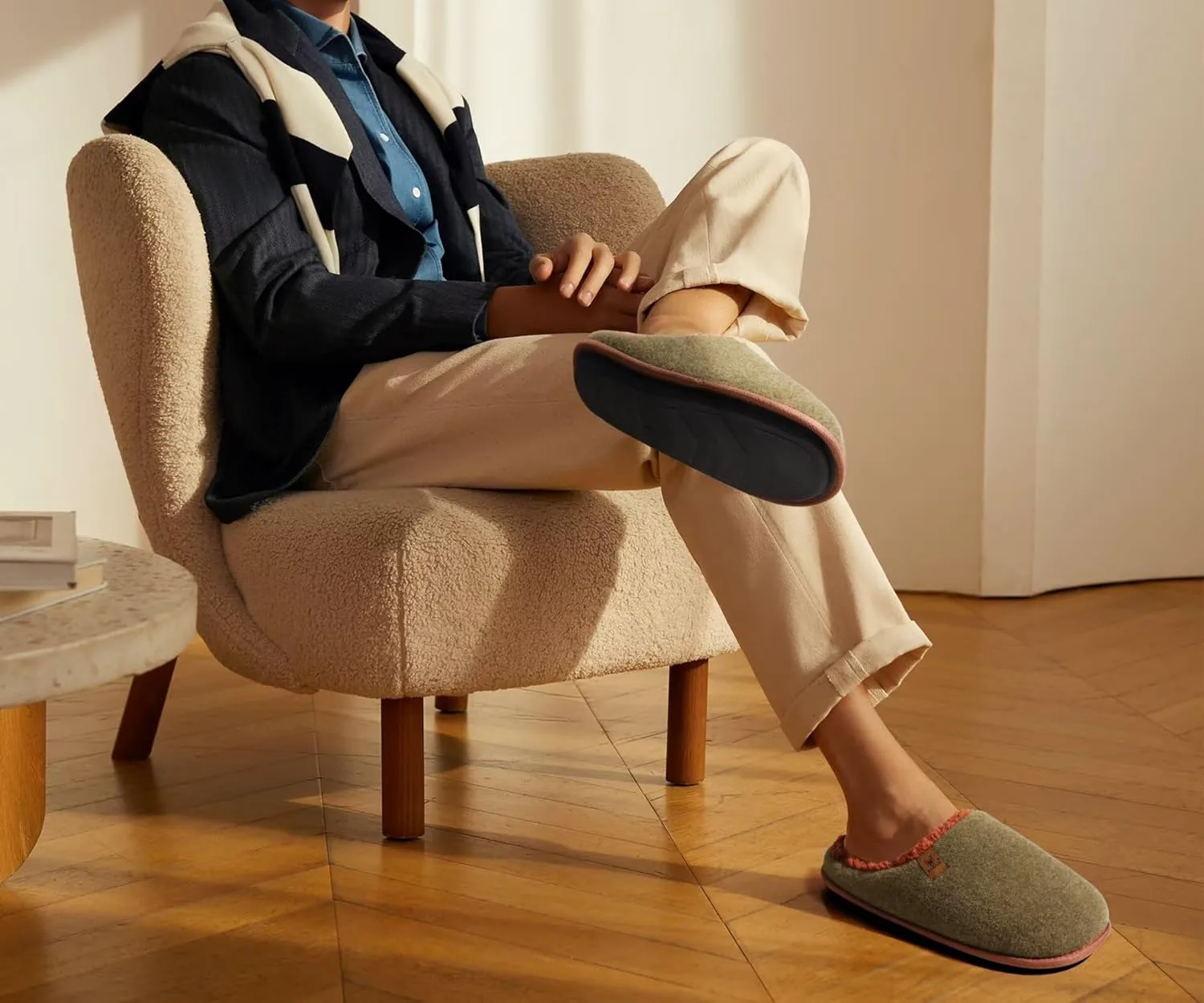 Мужские тапочки KuaiLu с эффектом памяти, с мягкой теплой плюшевой подкладкой, на войлочной подошве, удобные повседневные тапочки для дома с резиновой подошвой для улицы и дома (мужские размеры 7-15), зеленый
Мужские тапочки KuaiLu с эффектом памяти, с мягкой теплой плюшевой подкладкой, на войлочной подошве, удобные повседневные тапочки для дома с резиновой подошвой для улицы и дома (мужские размеры 7-15), зеленый