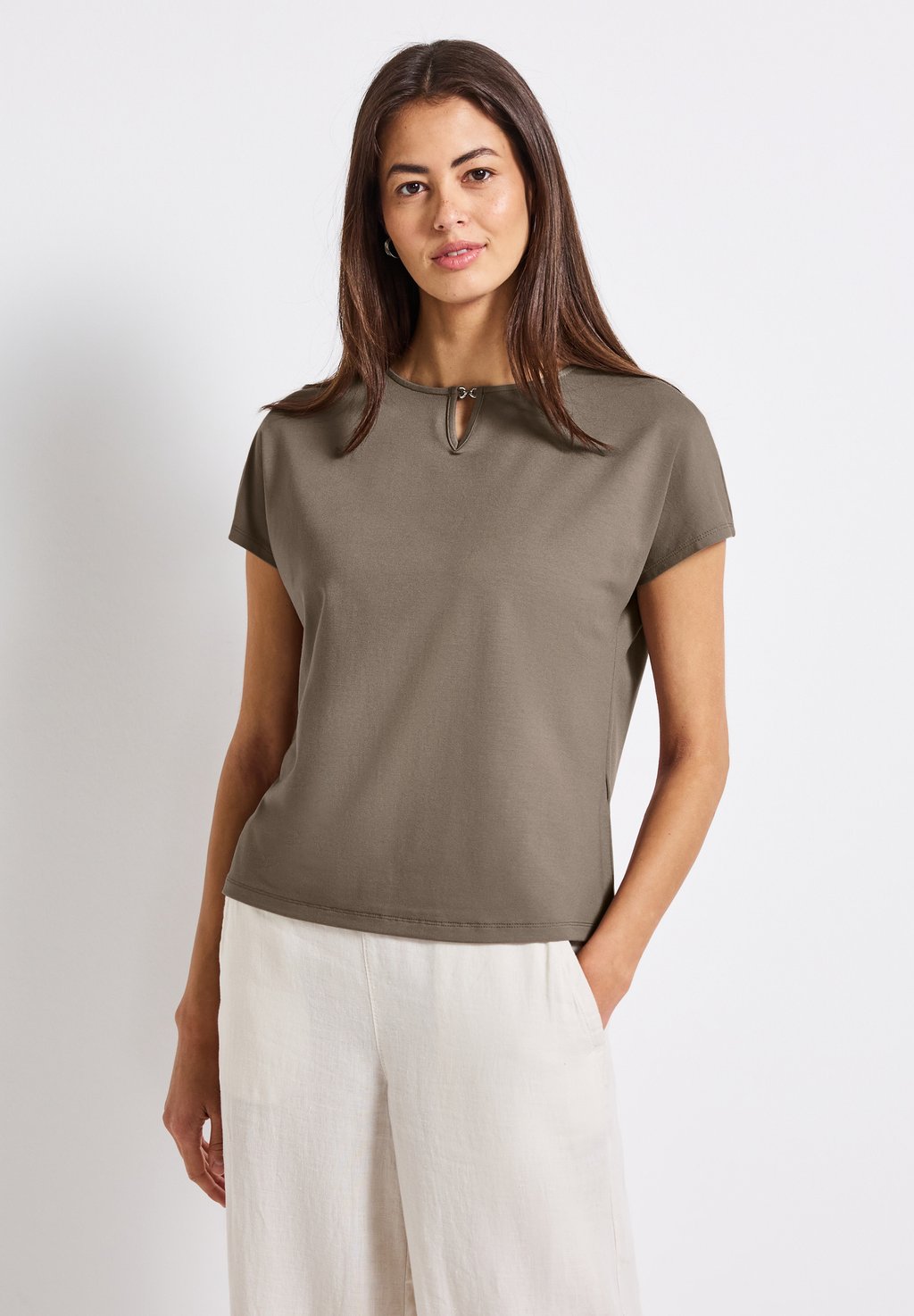 Базовая футболка MIT CUT-OUT Street One, цвет Braun
Базовая футболка MIT CUT-OUT Street One, цвет Braun