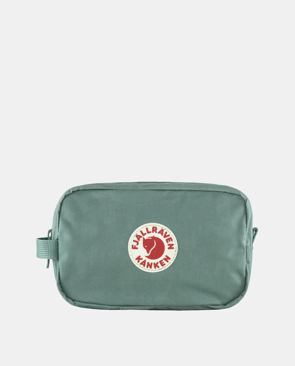 Бирюзовая косметичка унисекс Fjällräven Gear на молнии, бирюзовый
Бирюзовая косметичка унисекс Fjällräven Gear на молнии, бирюзовый