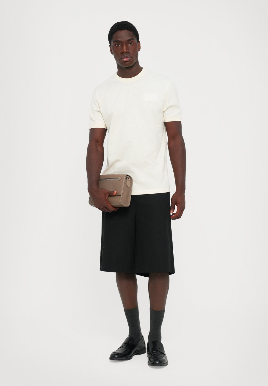 Футболка EA7 Emporio Armani TRAIN CORE TEE UNISEX, Vanilla Ice/Off-White, Белый, Футболка EA7 Emporio Armani TRAIN CORE TEE UNISEX, Vanilla Ice/Off-White
Футболка EA7 Emporio Armani TRAIN CORE TEE UNISEX, Vanilla Ice/Off-White, Белый, Футболка EA7 Emporio Armani TRAIN CORE TEE UNISEX, Vanilla Ice/Off-White