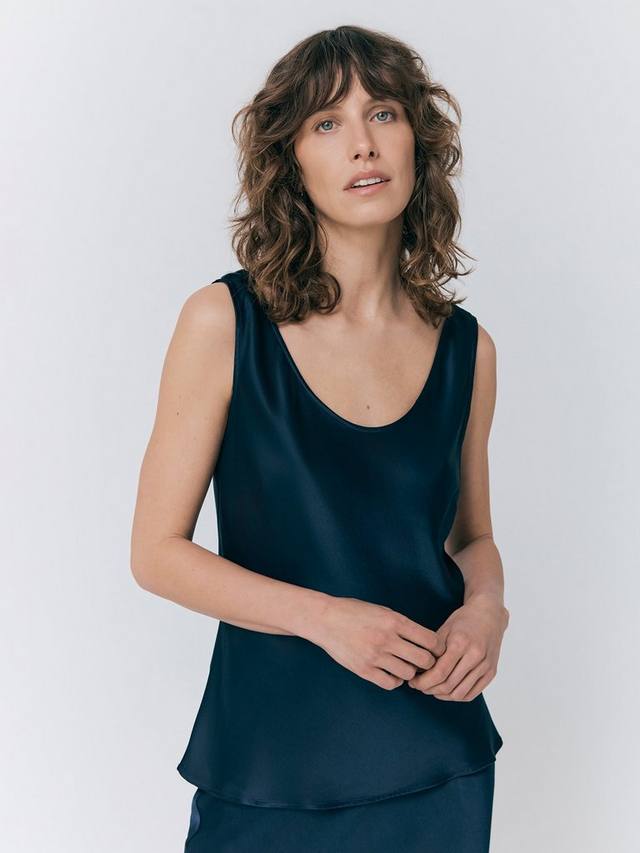 Атласный топ-жилет margot Ghost, темно-синий
Атласный топ-жилет margot Ghost, темно-синий