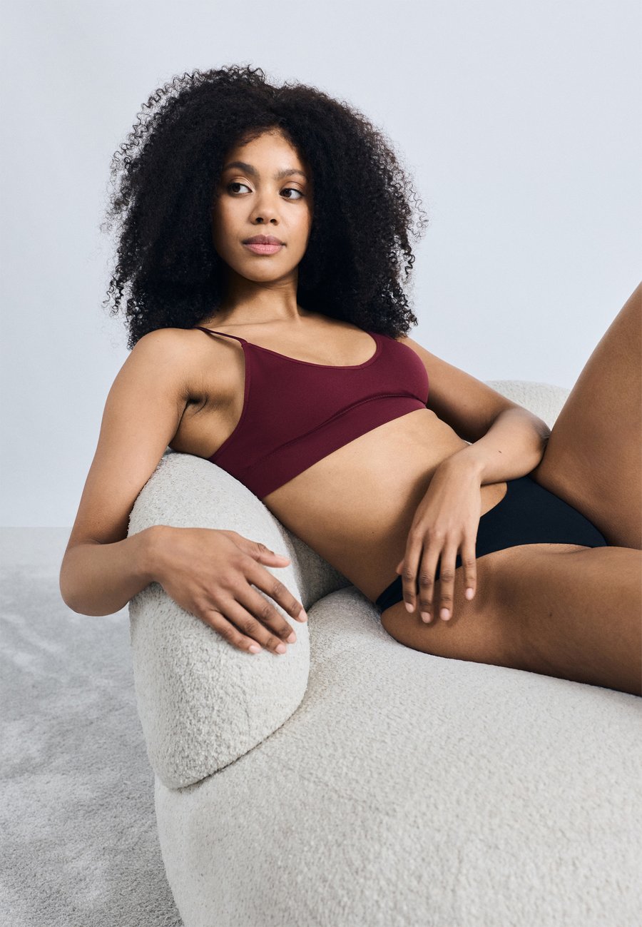 Бюстье Hunkemöller DIDE BRALETTE, Purple/Dark Purple
Бюстье Hunkemöller DIDE BRALETTE, Purple/Dark Purple