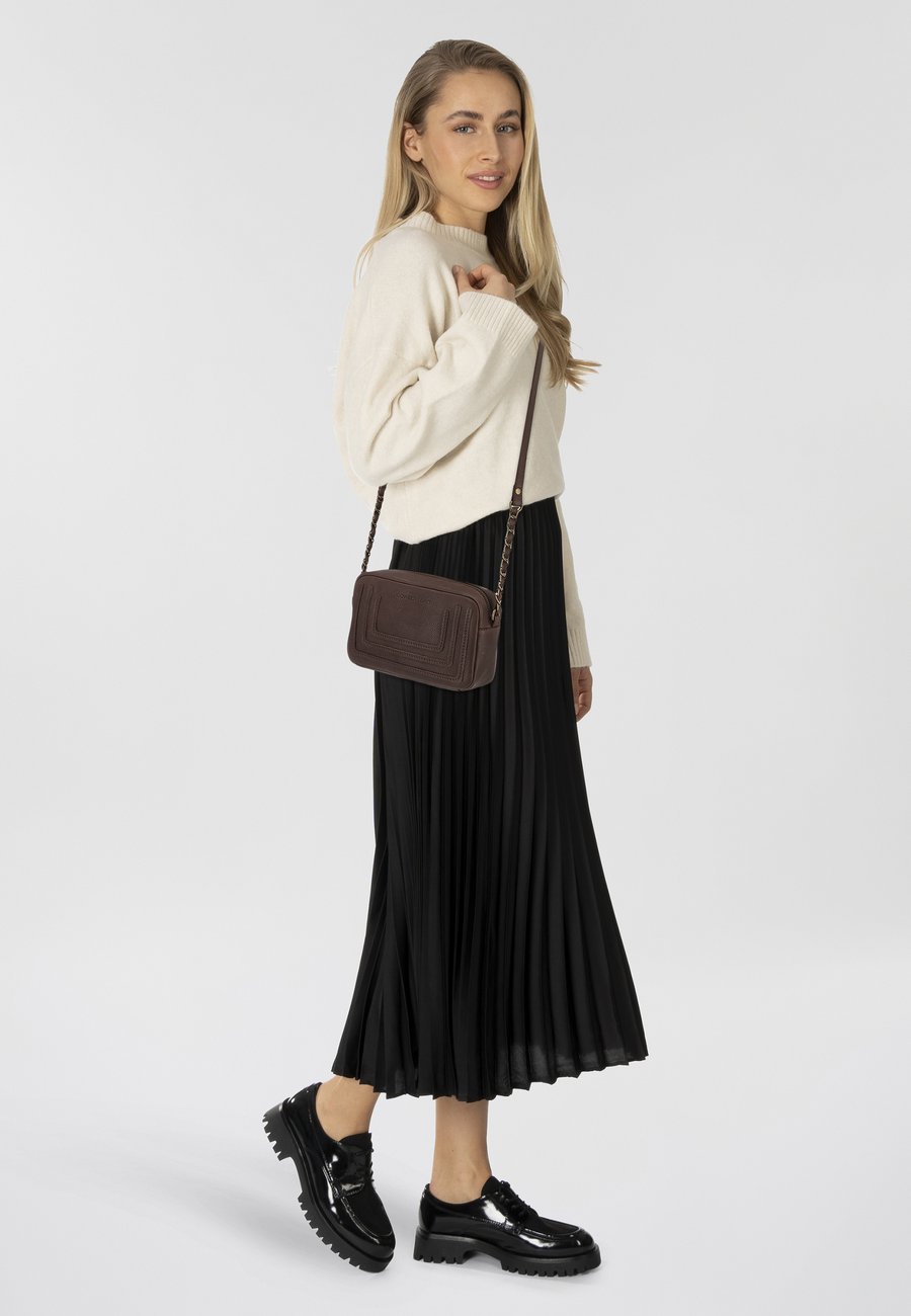 Сумка кросс-боди Cowboysbag 22 CM, Hickory/Brown
Сумка кросс-боди Cowboysbag 22 CM, Hickory/Brown