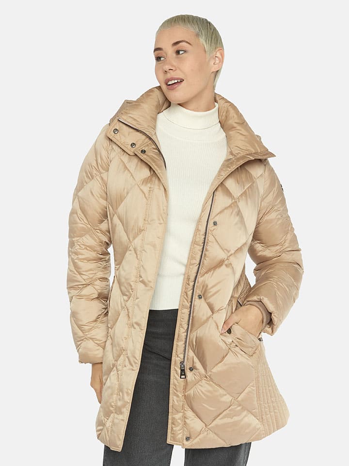 Стеганое пальто бежевого цвета Fuchs Schmitt
Стеганое пальто бежевого цвета Fuchs Schmitt