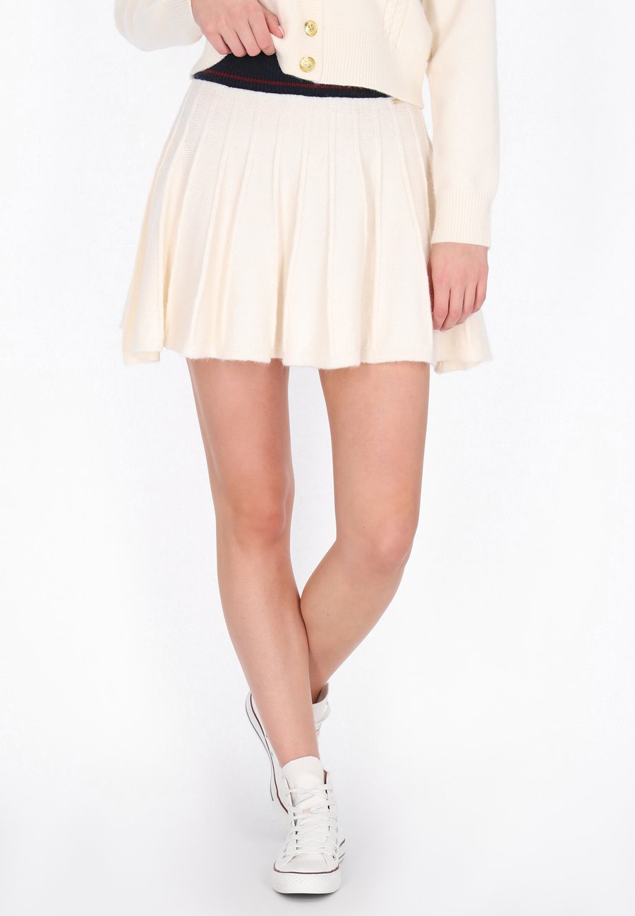 Юбка DreiMaster A-line skirt, Offwhite Navy Wine Red/Off-White
Юбка DreiMaster A-line skirt, Offwhite Navy Wine Red/Off-White