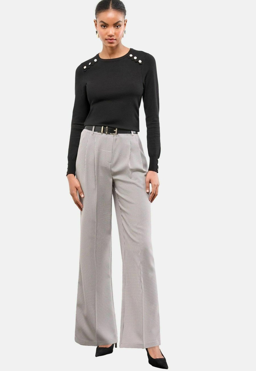 Джемпер Lipsy SCALLOP BUTTONED CREW NECK , Black
Джемпер Lipsy SCALLOP BUTTONED CREW NECK , Black