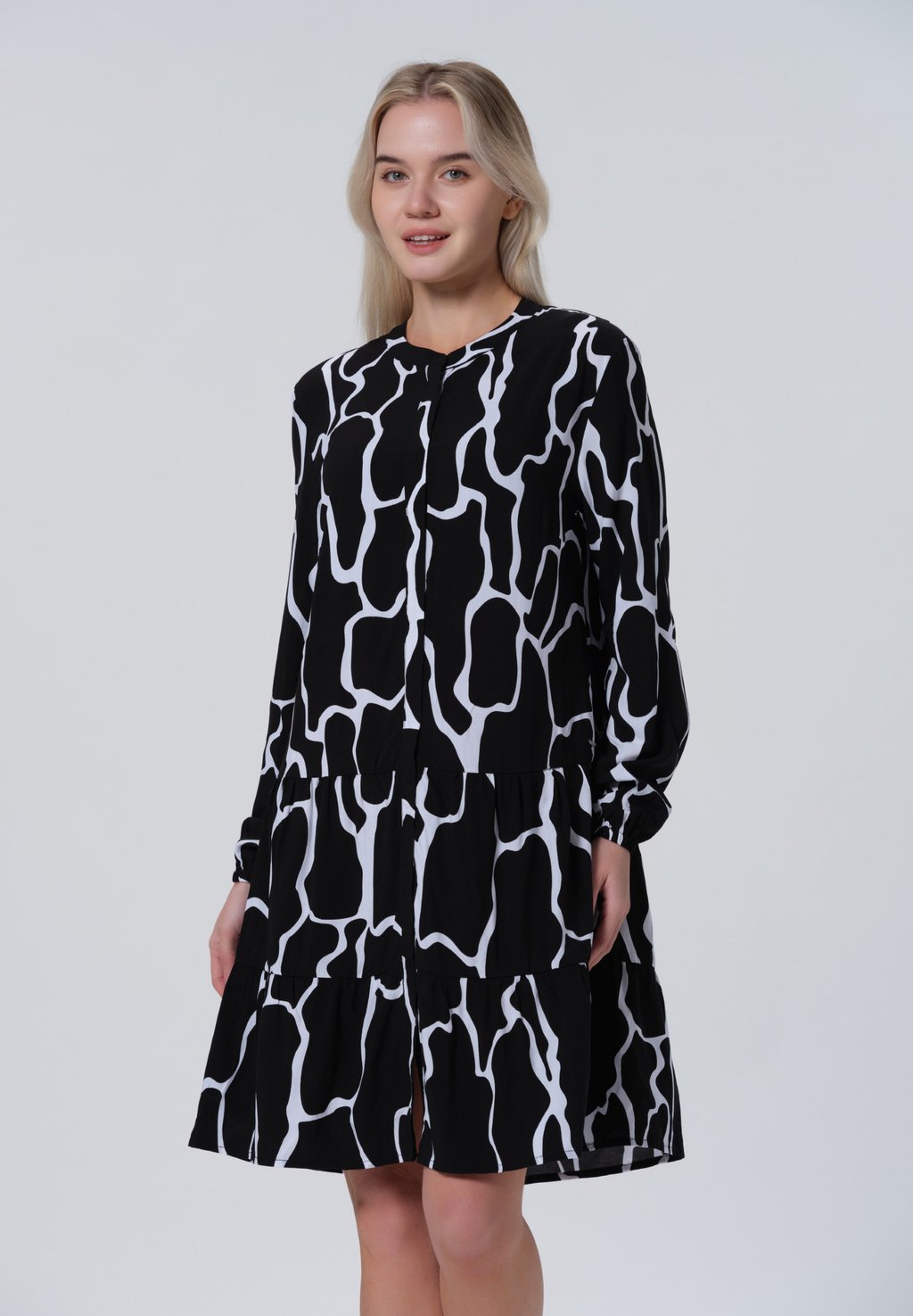 Повседневное платье HUOSIOLAMPI Luhta, черный
Повседневное платье HUOSIOLAMPI Luhta, черный