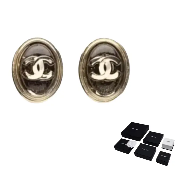 Серьги женские CHANEL
Серьги женские CHANEL