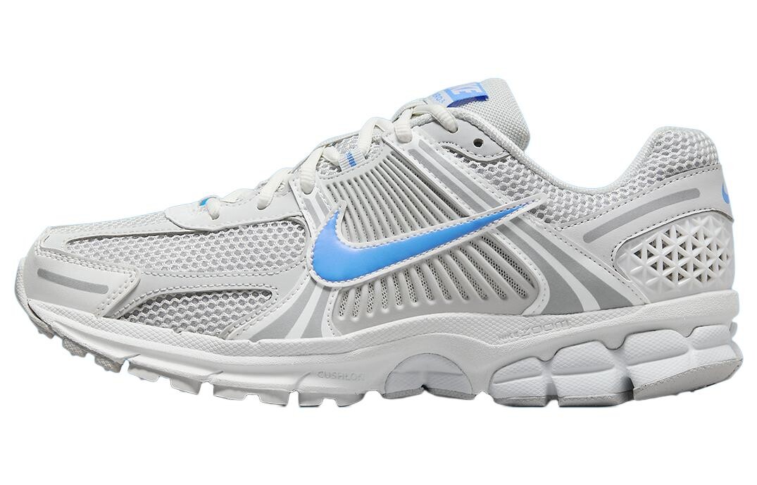 Кроссовки Nike Air Zoom Vomero 5 для женщин, White/Blue
Кроссовки Nike Air Zoom Vomero 5 для женщин, White/Blue