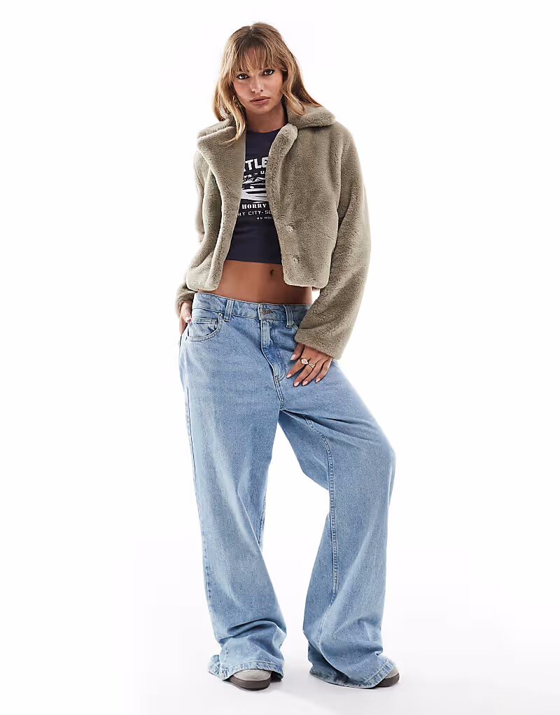 Укороченная шуба из искусственного меха Brave Soul в серо-коричневом цвете
Укороченная шуба из искусственного меха Brave Soul в серо-коричневом цвете