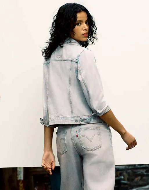 Розовые свободные джинсы Levi's с супернизким краем
Розовые свободные джинсы Levi's с супернизким краем