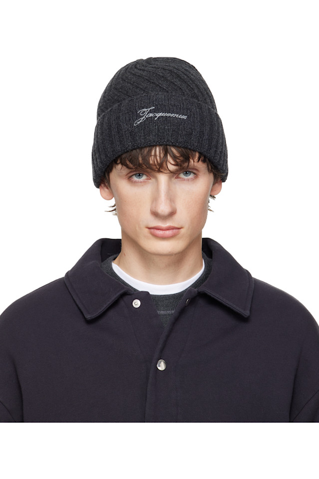 Шапка Gray 'the tourni' Jacquemus, темно-серый
Шапка Gray 'the tourni' Jacquemus, темно-серый