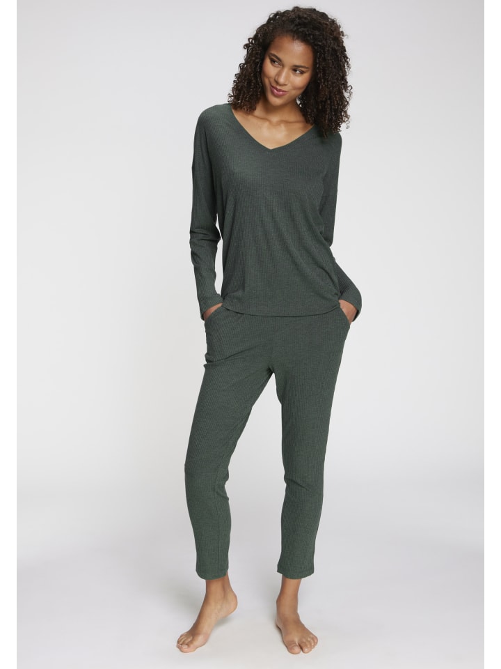 Пижамные штаны в крапинку зеленого цвета s.Oliver
Пижамные штаны в крапинку зеленого цвета s.Oliver